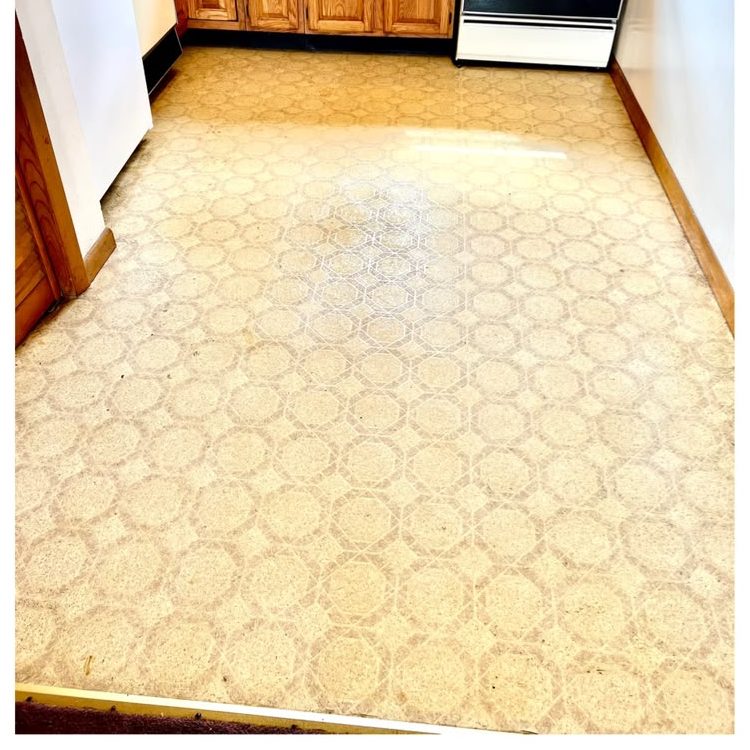 Kitchen vinyl floor after cleaning, pattern visible again